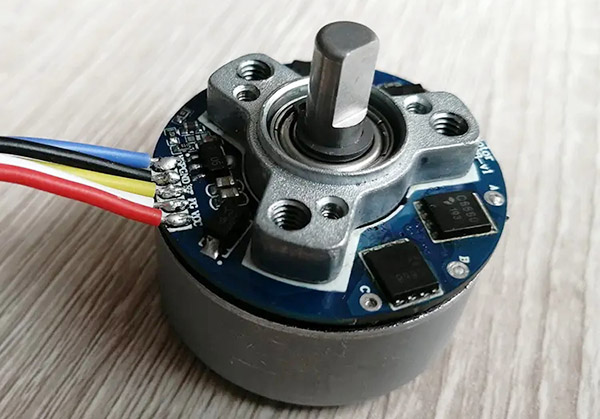 無刷電機霍爾傳感器有什么作用？工作原理如何？